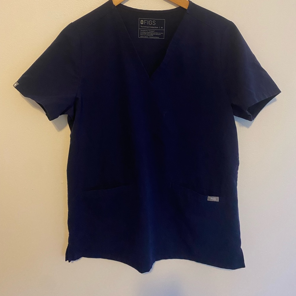 FIGs Navy Casma 3 pocket scrub top - M